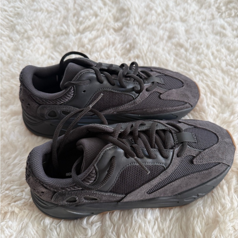 Adidas Yeezy Boost 700 Utility Black